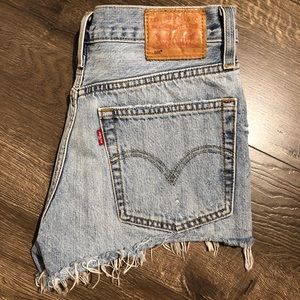 Levi’s Shorts Distressed 501